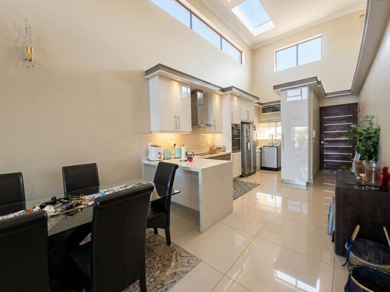 To Let 5 Bedroom Property for Rent in Umhlanga Rocks KwaZulu-Natal