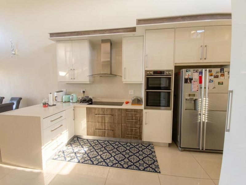 To Let 5 Bedroom Property for Rent in Umhlanga Rocks KwaZulu-Natal