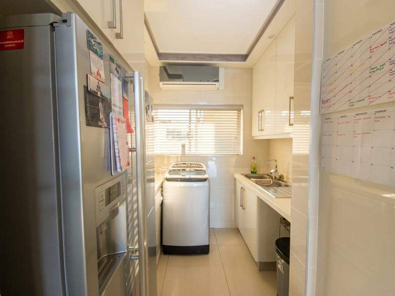 To Let 5 Bedroom Property for Rent in Umhlanga Rocks KwaZulu-Natal