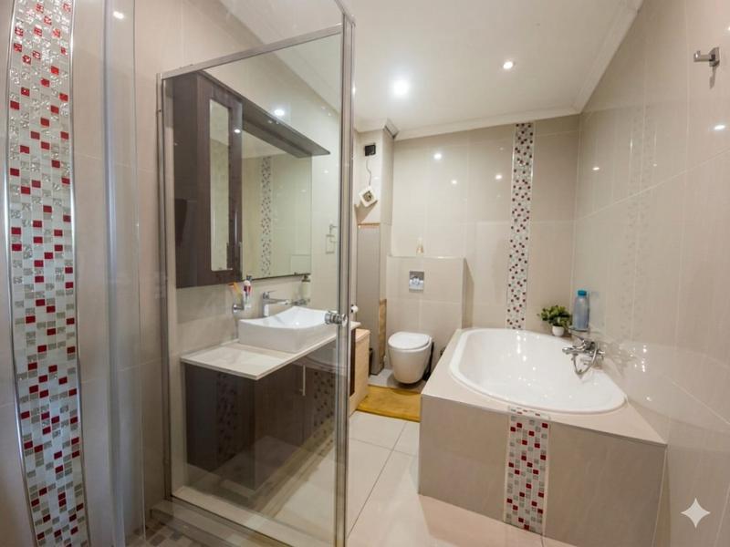 To Let 5 Bedroom Property for Rent in Umhlanga Rocks KwaZulu-Natal