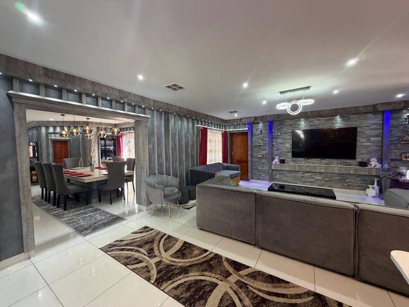 5 Bedroom Property for Sale in La Lucia KwaZulu-Natal