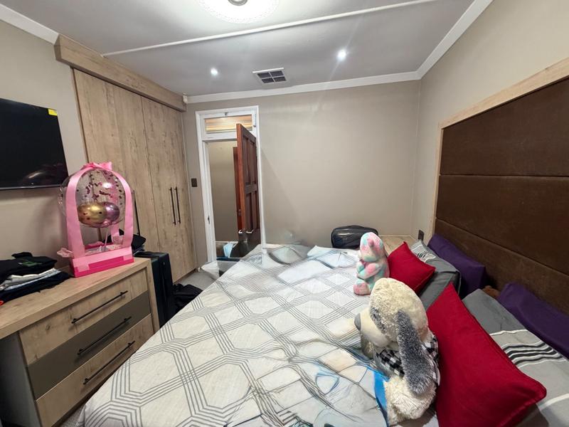 5 Bedroom Property for Sale in La Lucia KwaZulu-Natal