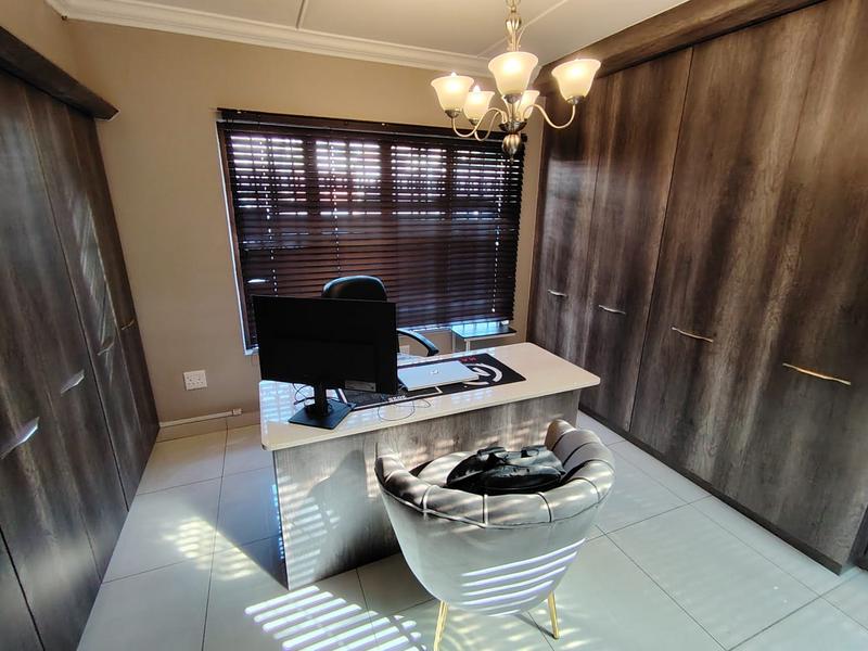 5 Bedroom Property for Sale in La Lucia KwaZulu-Natal
