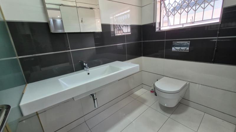5 Bedroom Property for Sale in Malvern KwaZulu-Natal