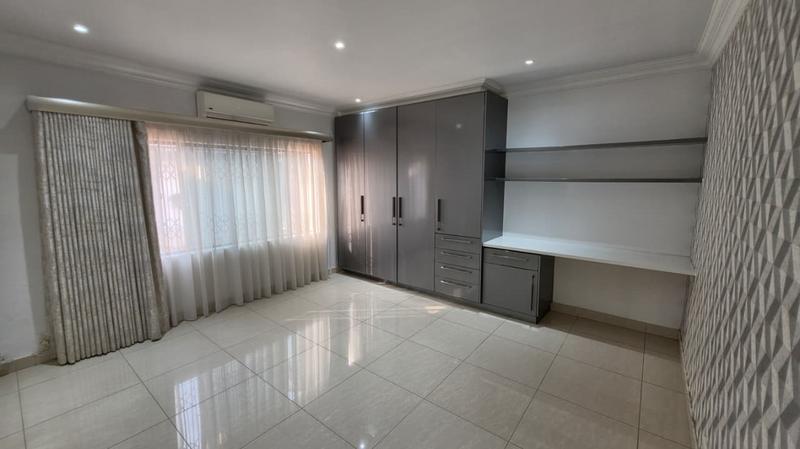 5 Bedroom Property for Sale in Malvern KwaZulu-Natal