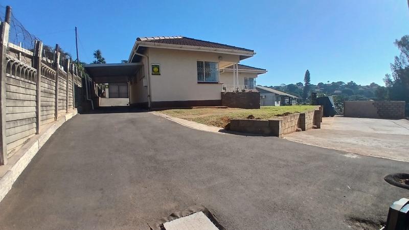 5 Bedroom Property for Sale in Montclair KwaZulu-Natal