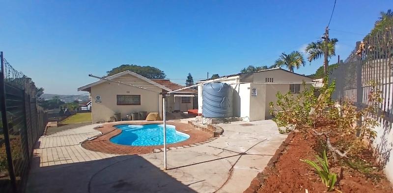 5 Bedroom Property for Sale in Montclair KwaZulu-Natal