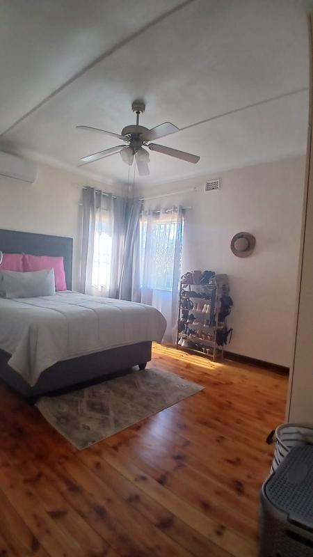 5 Bedroom Property for Sale in Montclair KwaZulu-Natal