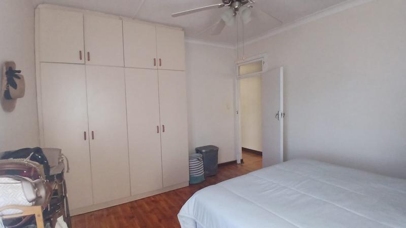 5 Bedroom Property for Sale in Montclair KwaZulu-Natal