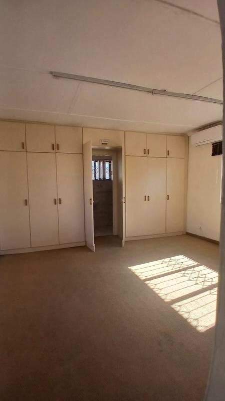 5 Bedroom Property for Sale in Montclair KwaZulu-Natal