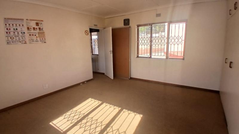 5 Bedroom Property for Sale in Montclair KwaZulu-Natal