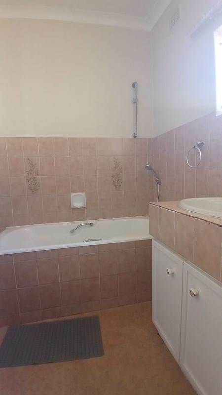 5 Bedroom Property for Sale in Montclair KwaZulu-Natal