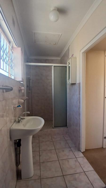 5 Bedroom Property for Sale in Montclair KwaZulu-Natal