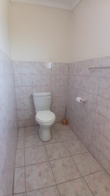 5 Bedroom Property for Sale in Montclair KwaZulu-Natal