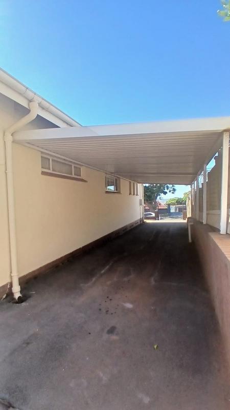 5 Bedroom Property for Sale in Montclair KwaZulu-Natal