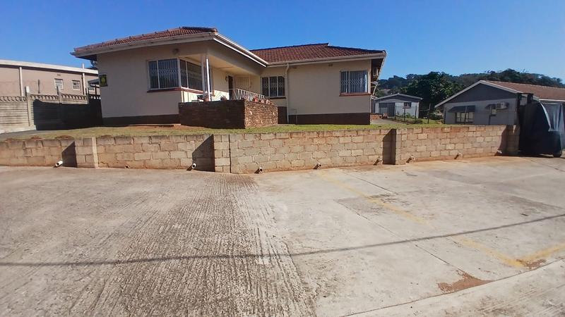 5 Bedroom Property for Sale in Montclair KwaZulu-Natal