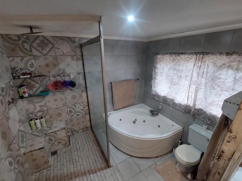 3 Bedroom Property for Sale in Uvongo KwaZulu-Natal