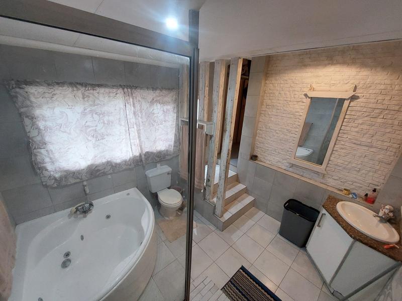 3 Bedroom Property for Sale in Uvongo KwaZulu-Natal