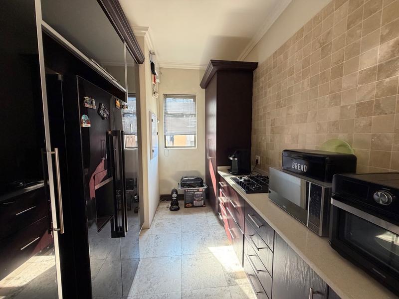 5 Bedroom Property for Sale in Umhlanga KwaZulu-Natal