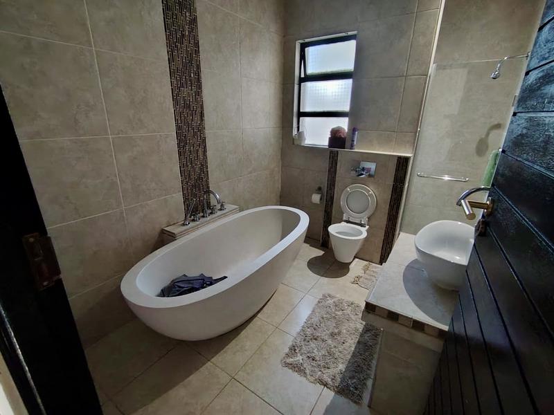 5 Bedroom Property for Sale in Umhlanga KwaZulu-Natal