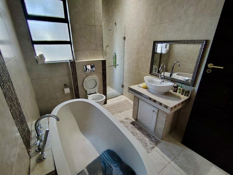 5 Bedroom Property for Sale in Umhlanga KwaZulu-Natal