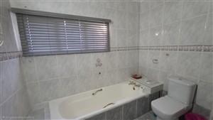 5 Bedroom Property for Sale in Lincoln Meade KwaZulu-Natal