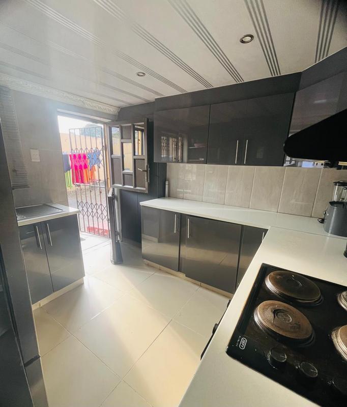 4 Bedroom Property for Sale in Umlazi KwaZulu-Natal