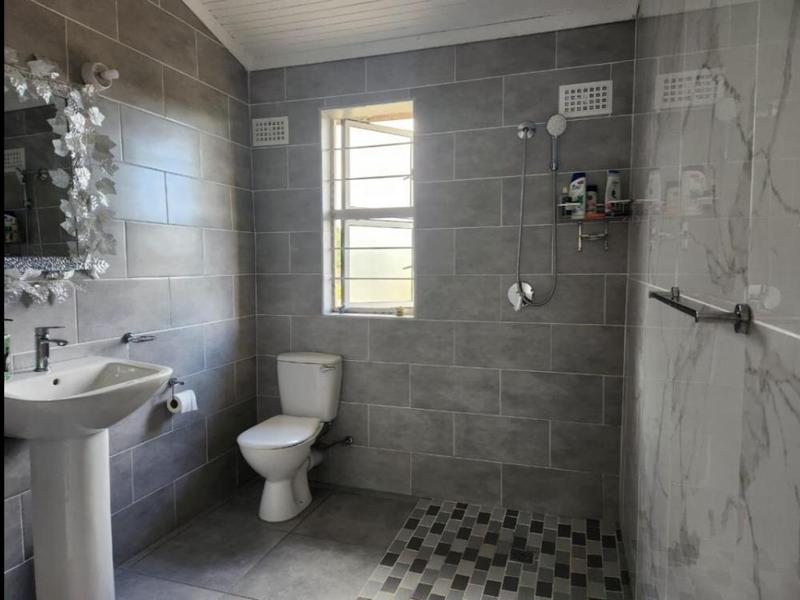 5 Bedroom Property for Sale in Shallcross KwaZulu-Natal