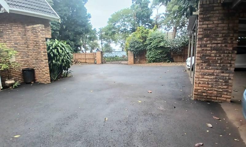 6 Bedroom Property for Sale in Kloof KwaZulu-Natal