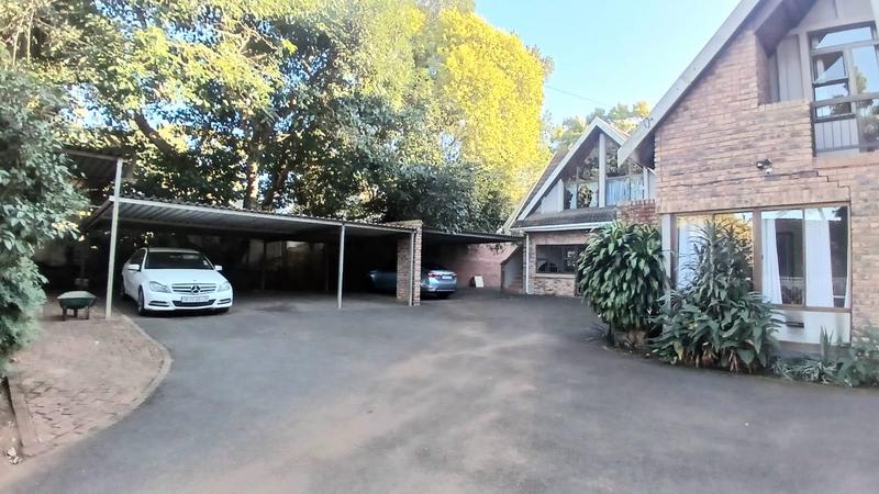 6 Bedroom Property for Sale in Kloof KwaZulu-Natal