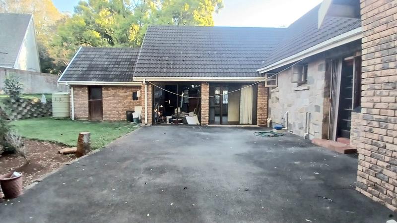 6 Bedroom Property for Sale in Kloof KwaZulu-Natal