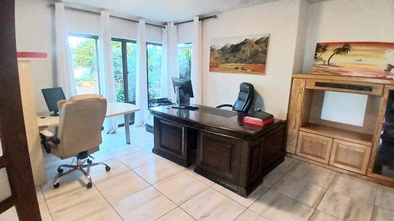 6 Bedroom Property for Sale in Kloof KwaZulu-Natal