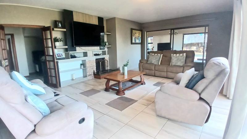 6 Bedroom Property for Sale in Kloof KwaZulu-Natal