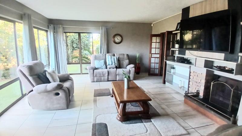 6 Bedroom Property for Sale in Kloof KwaZulu-Natal