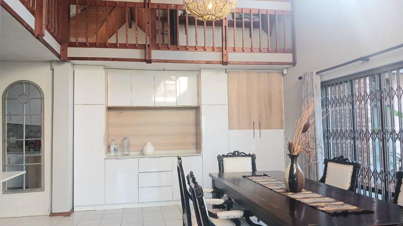 6 Bedroom Property for Sale in Kloof KwaZulu-Natal