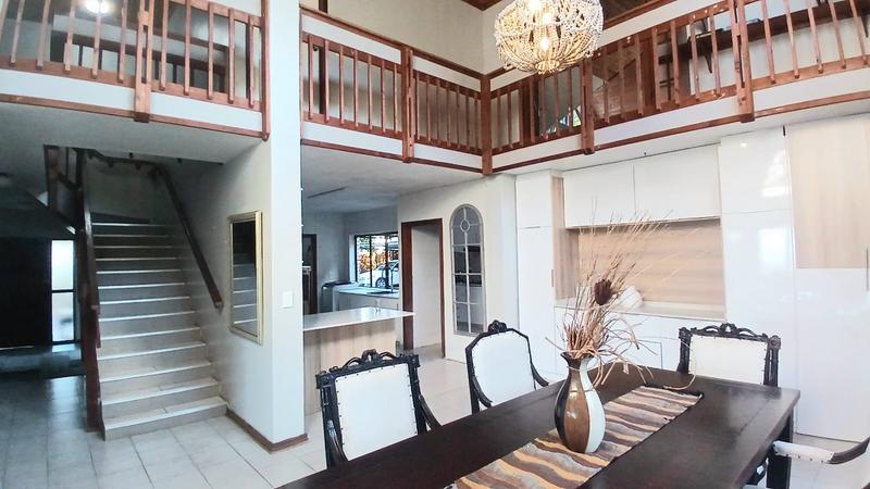 6 Bedroom Property for Sale in Kloof KwaZulu-Natal