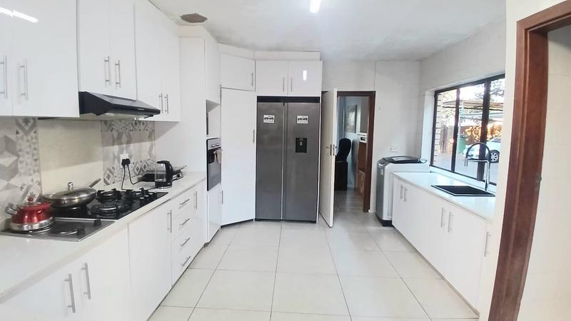 6 Bedroom Property for Sale in Kloof KwaZulu-Natal