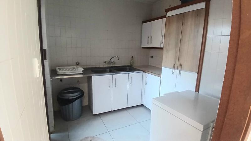 6 Bedroom Property for Sale in Kloof KwaZulu-Natal
