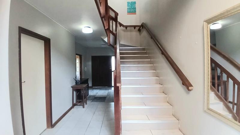 6 Bedroom Property for Sale in Kloof KwaZulu-Natal