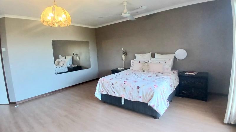 6 Bedroom Property for Sale in Kloof KwaZulu-Natal