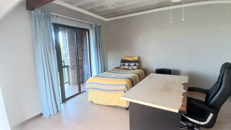 6 Bedroom Property for Sale in Kloof KwaZulu-Natal