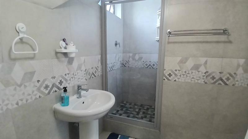 6 Bedroom Property for Sale in Kloof KwaZulu-Natal