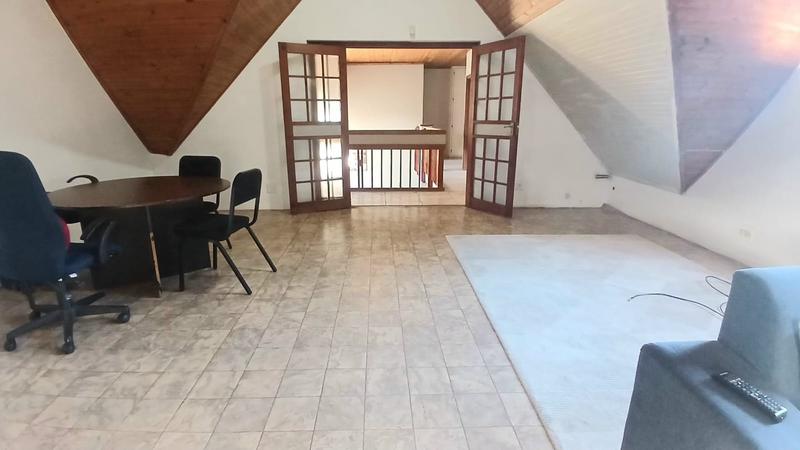 6 Bedroom Property for Sale in Kloof KwaZulu-Natal