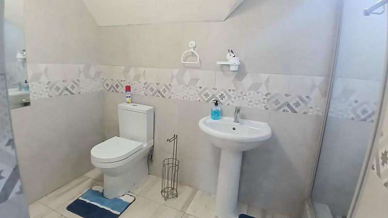 6 Bedroom Property for Sale in Kloof KwaZulu-Natal