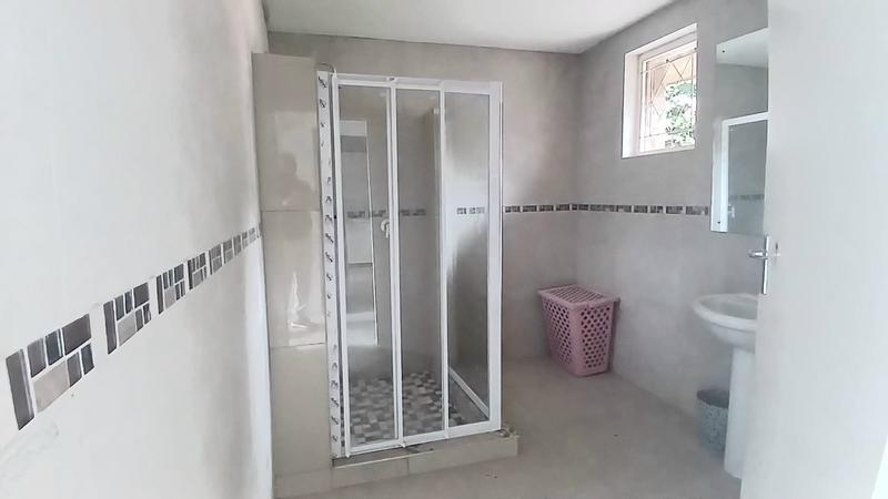 6 Bedroom Property for Sale in Kloof KwaZulu-Natal
