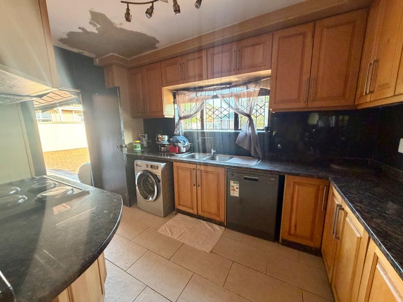 To Let 4 Bedroom Property for Rent in Somerset Park KwaZulu-Natal