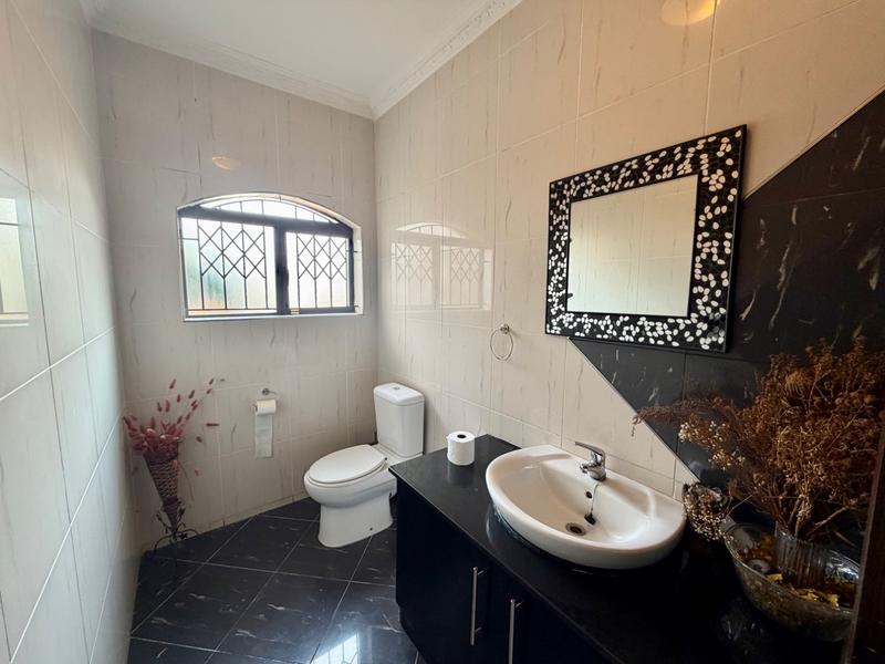 To Let 4 Bedroom Property for Rent in Somerset Park KwaZulu-Natal