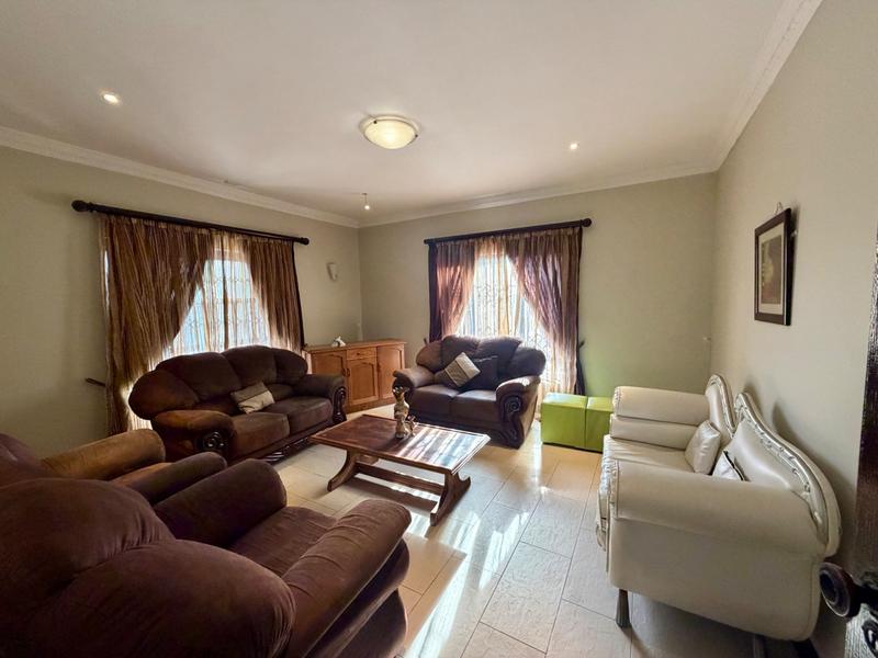 To Let 4 Bedroom Property for Rent in Somerset Park KwaZulu-Natal