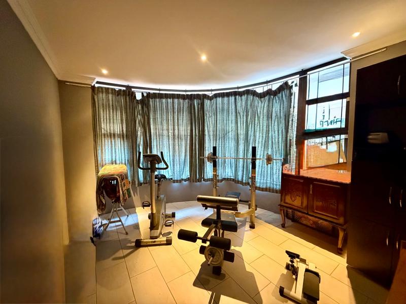 To Let 4 Bedroom Property for Rent in Somerset Park KwaZulu-Natal