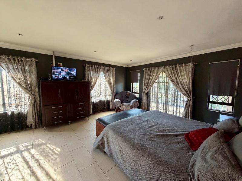 To Let 4 Bedroom Property for Rent in Somerset Park KwaZulu-Natal
